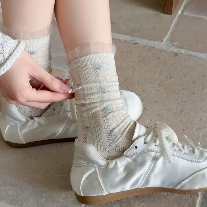 Chaussettes fines à fleurs en dentelle pour femmes, chaussettes longues respirantes pour filles, à la mode, nouvelle collection printemps-été