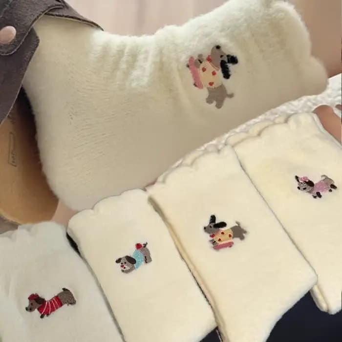 Chaussettes en peluche pour chien teckel