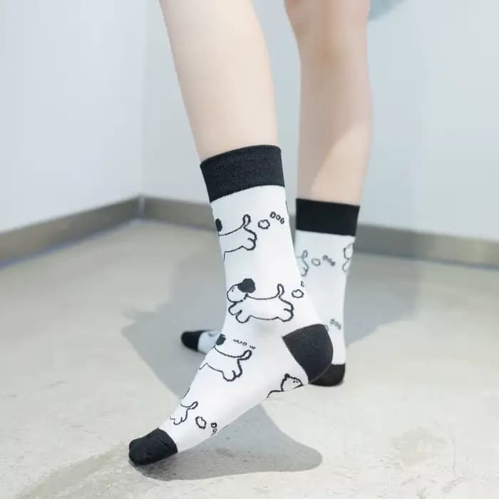 Chaussettes noires et blanches pour femmes, marque Ins Tide, chaussettes japonaises mignonnes avec Illustration de dessin animé, tête humaine, chaussettes de Skateboard