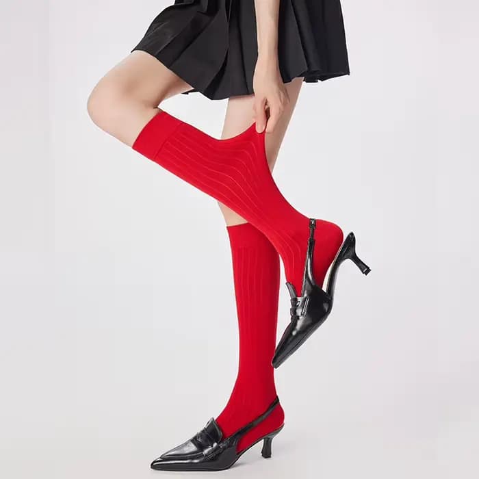 Chaussettes mi-mollet rouges pour femmes