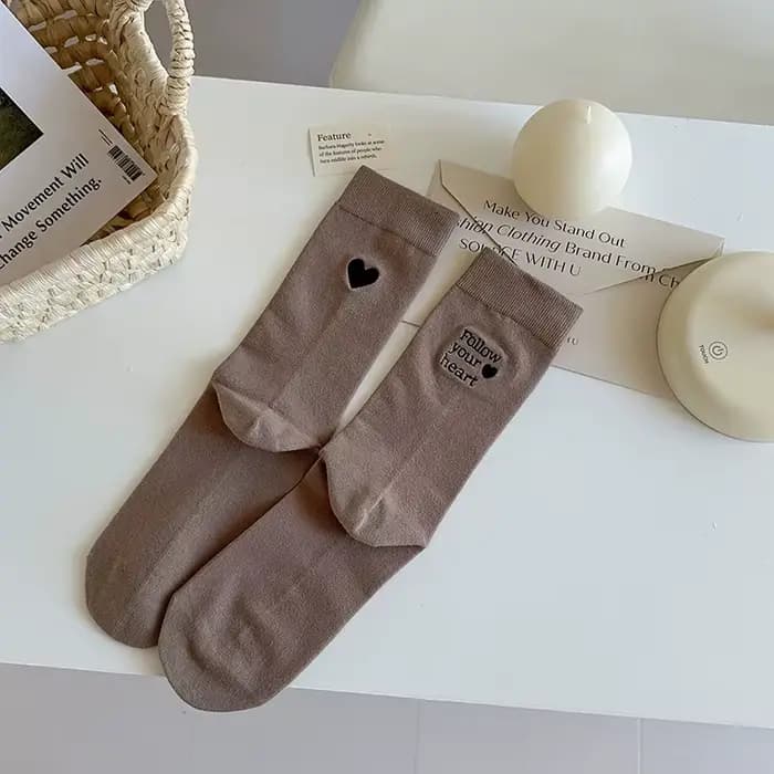 Chaussettes en coton brodées pour femmes