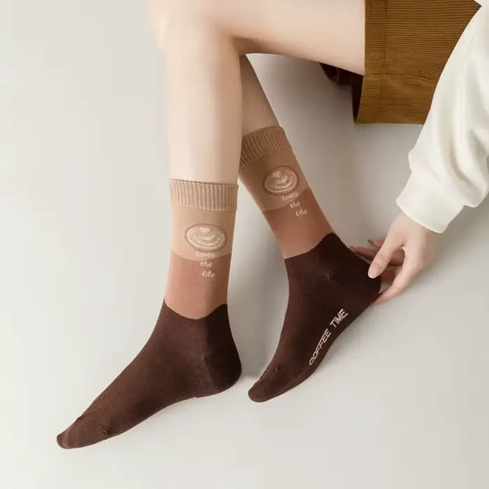 Bonne qualité Best-seller nouveauté chaussettes femmes printemps automne mode classique dessin animé lettre café créatif bas décontractés