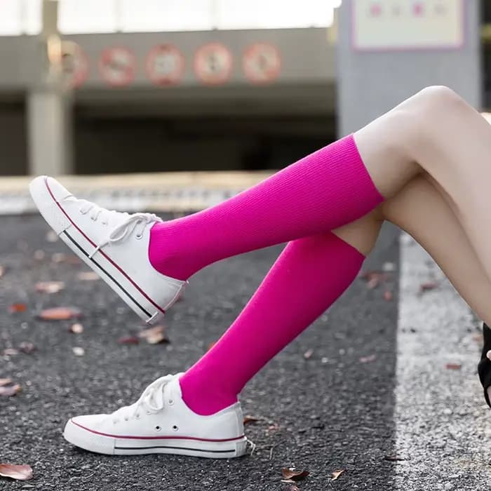 Chaussettes longues en coton coloré néon pour femmes