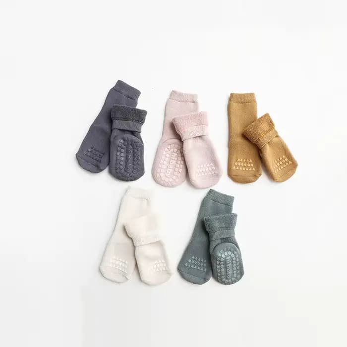 Chaussettes de sol épaisses pour enfants de 0 à 3 ans