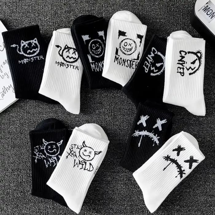 10 paires de chaussettes mi-longues pour hommes avec des visages amusants style graffiti
