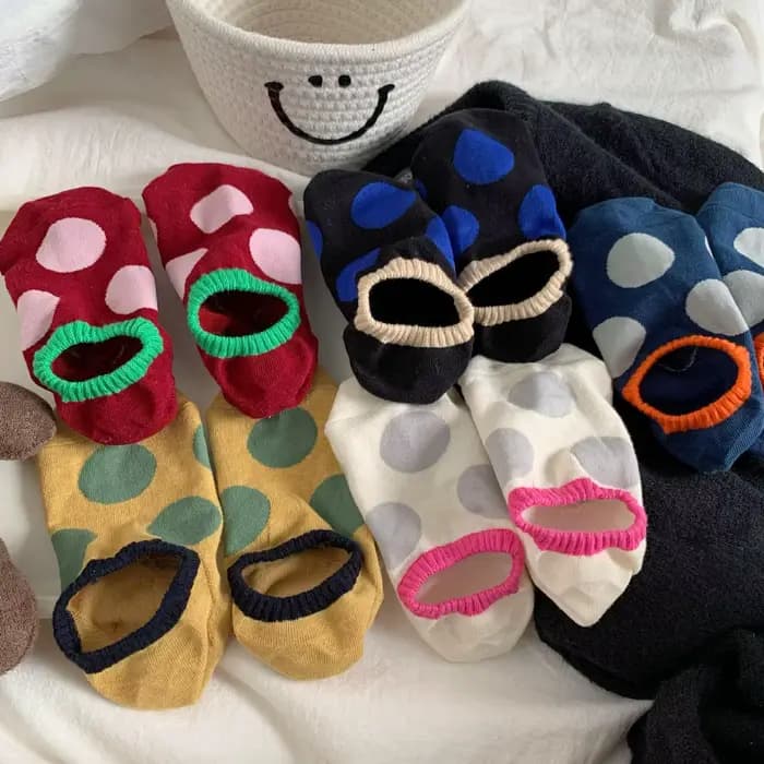Chaussettes confortables à gros pois pour femmes