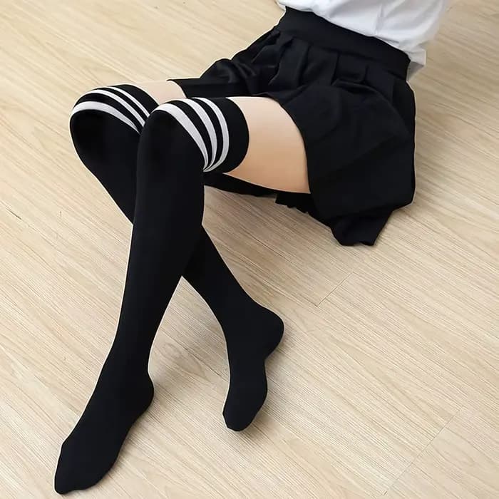 1 paire de chaussettes hautes pour femmes