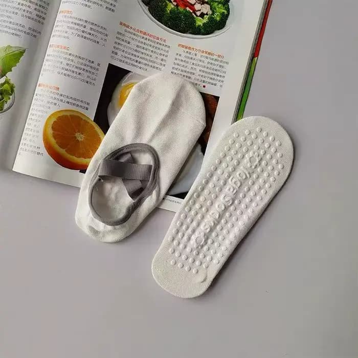 Chaussettes de yoga professionnelles antidérapantes pour femmes, chaussettes d'exercice d'intérieur pour Pilates, avec sangles croisées, pour entraînement au sol au printemps et en été