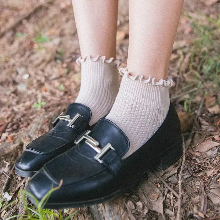 1 paire de chaussettes à volants pour femmes