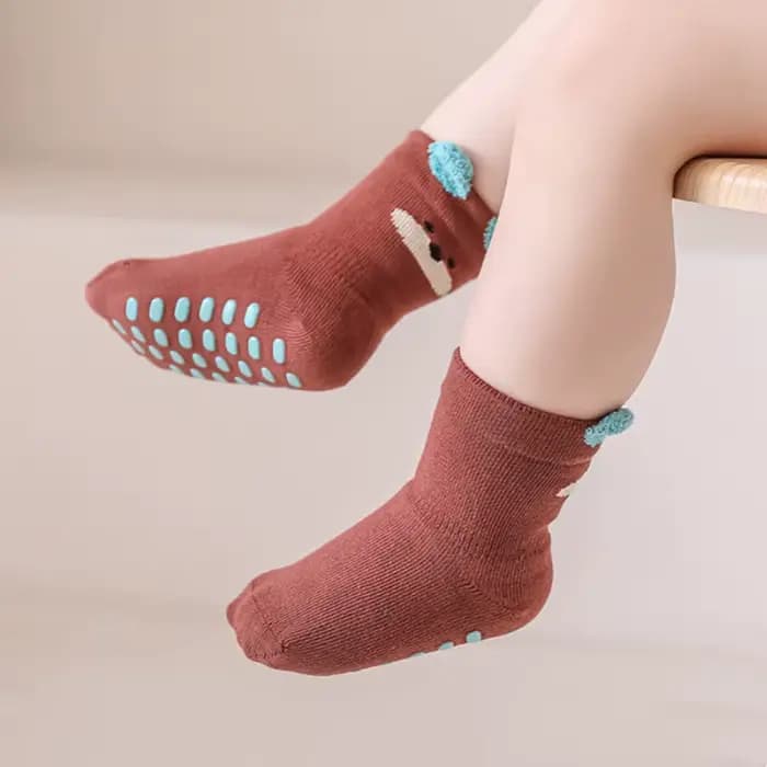 Chaussettes en coton pour enfants, filles et garçons, mode automne-hiver, chaussettes mignonnes et douces pour bébés en bas âge, chaussettes de maison antidérapantes de 3 à 5 ans
