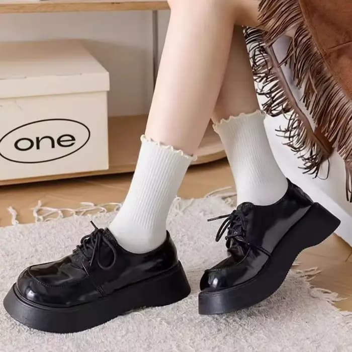 Chaussettes à volants pour femmes, couleur unie, en coton, confortables, mi-hautes, respirantes, style Kawaii