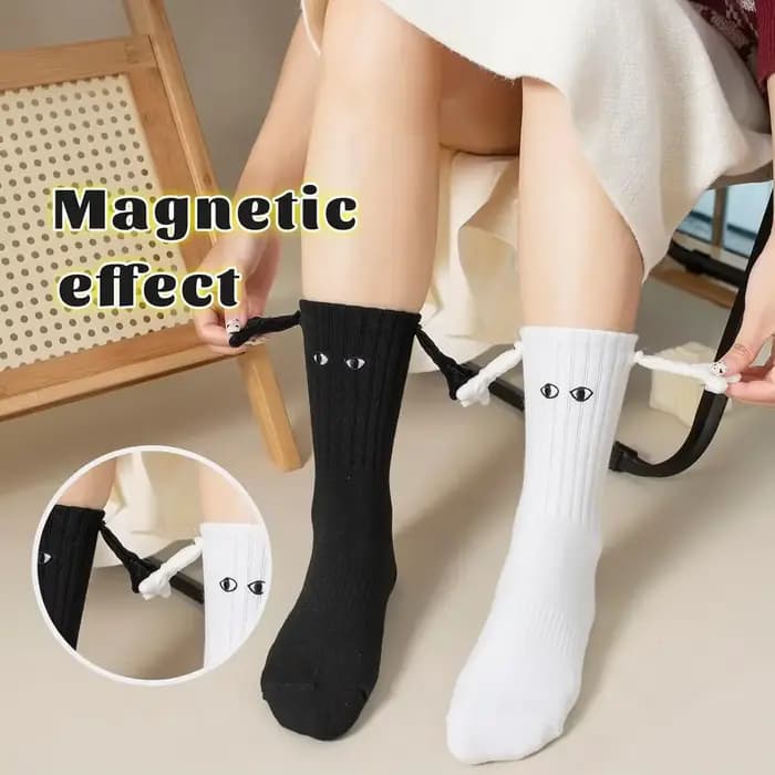 Chaussettes magnétiques pour Couple, chaussettes créatives à grands yeux, bas de dessin animé pour Couples avec main, chaussettes longues de Style Ins, accessoires pour vêtements