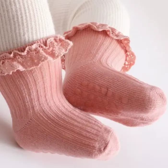 Chaussettes en dentelle douce pour bébés filles, antidérapantes, points adhésifs, couleur unie, en coton, respirantes, chaussettes de sol pour enfants filles