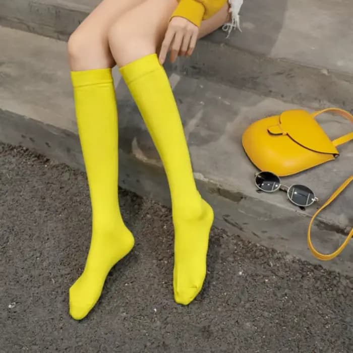 Chaussettes hautes tendance et colorées pour femmes