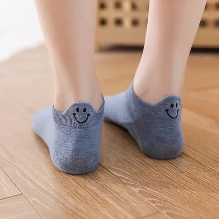 Chaussettes courtes brodées Kawaii pour hommes et femmes, chaussettes de rinçage mignonnes, expression de dessin animé, bonbons drôles, bateau de document, printemps, été, 1 paire