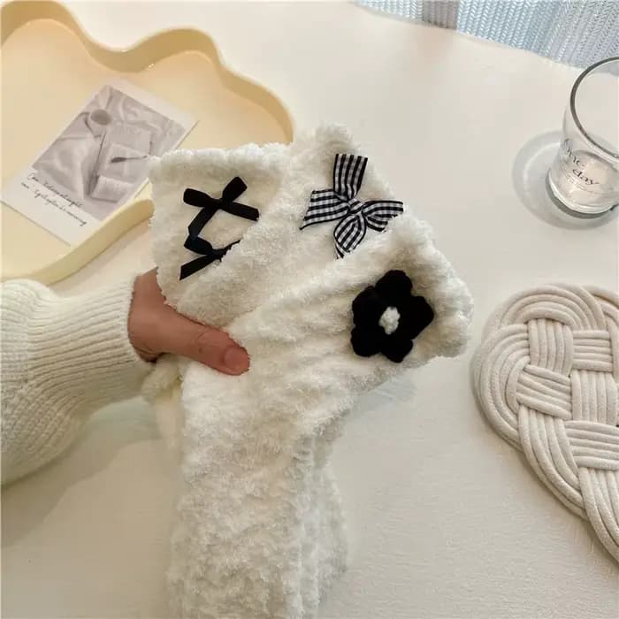 Chaussettes floues mignonnes pour femmes