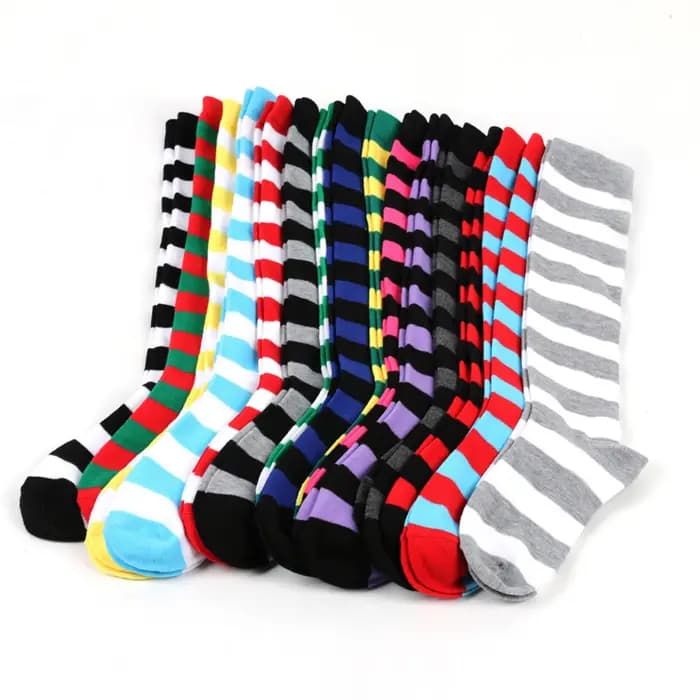 Chaussettes mi-mollet tendance à rayures fines pour femmes
