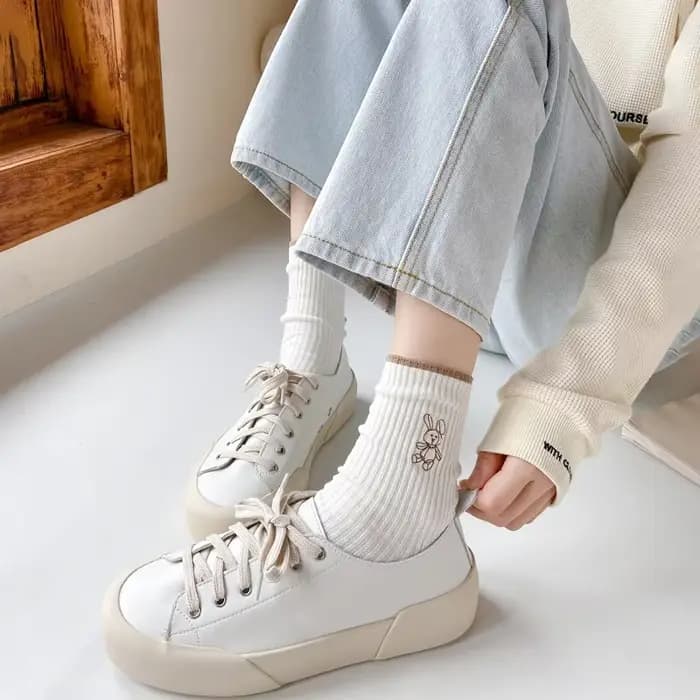 Femmes chaussettes nouvelle mode mignon confortable respirant chaussettes Style japonais mignon lapin broderie décontracté filles doux de haute qualité