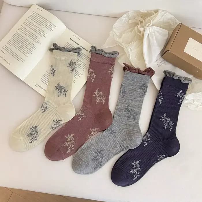 Chaussettes longues à la mode pour femmes