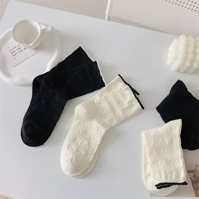 Chaussettes pour femmes à bordure fleurie, mode printemps-été, chaussettes respirantes mi-mollet, en coton fin, confortables, couleur unie blanche