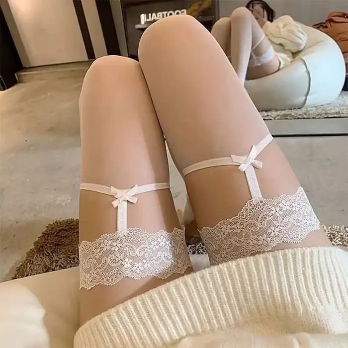 Bas à bretelles blancs pour femmes et filles