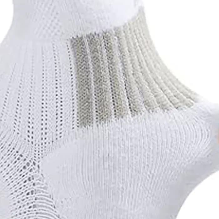 Chaussettes blanches invisibles pour femmes
