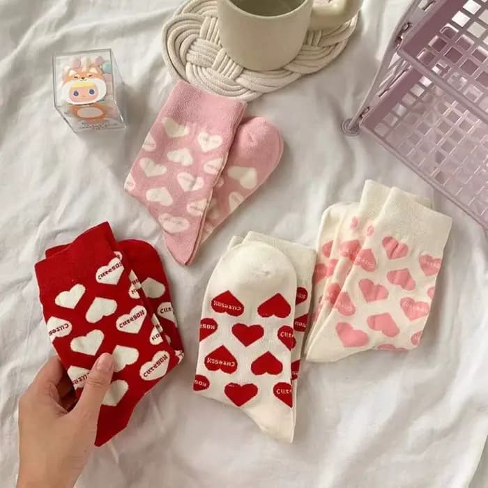 Nouvelles femmes chaussettes mignon amour avec coeur imprimé chaussette coton Harajuku Vintage heureux femme points