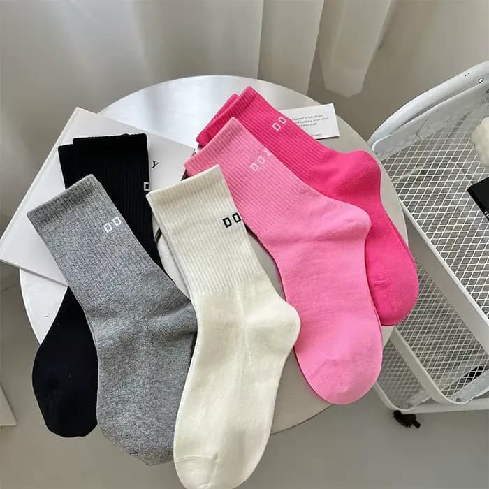 Chaussettes femme mode lettre mi-longue