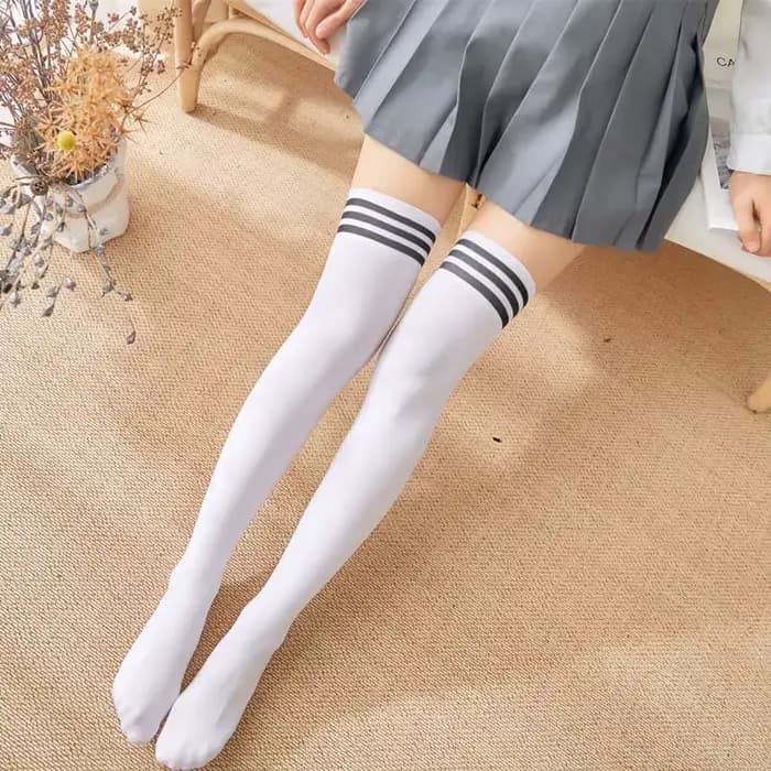 Chaussettes longues rayées noires et blanches pour femmes
