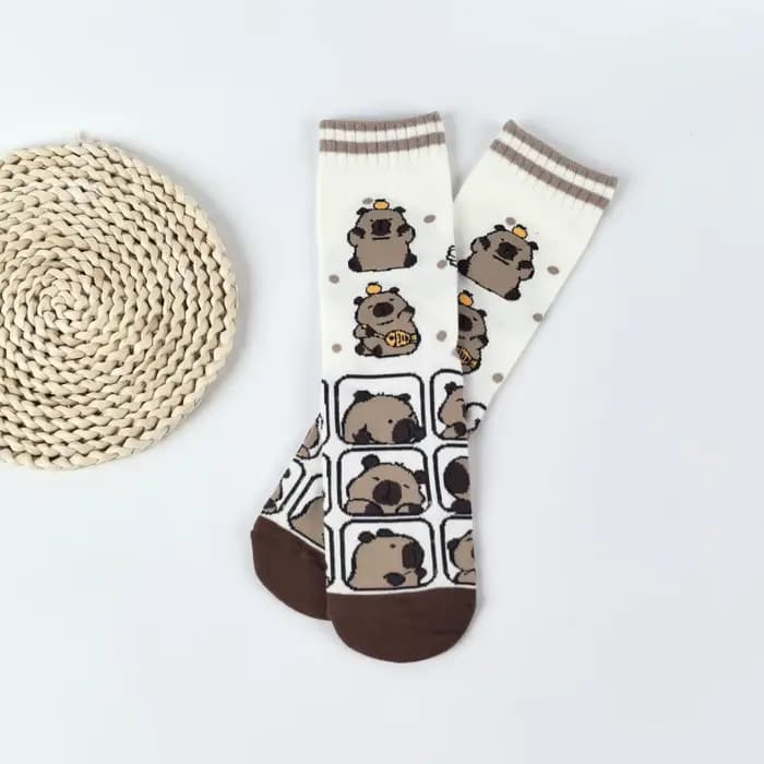 1 paire de chaussettes mi-mollet confortables à motif Capybara mignon de dessin animé pour femmes
