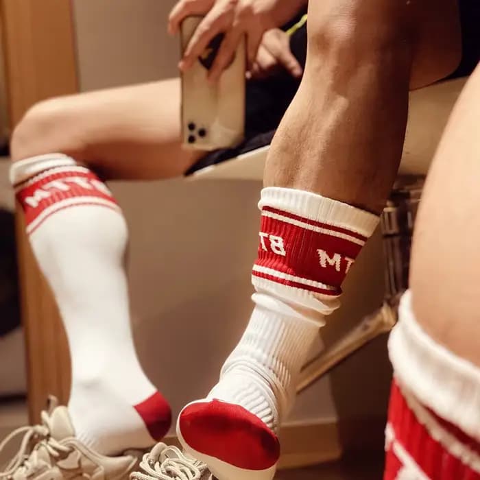 1 paire mode bleu blanc noir conception Unique chaussette Sexy Gay haut Vers bas hommes Nylon sport Long Tube Football chaussettes confortables