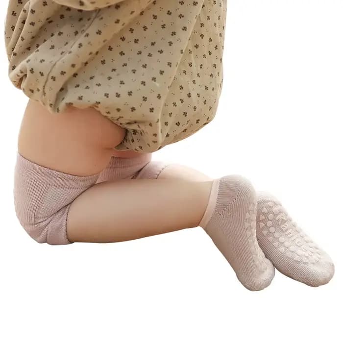 Ensemble de chaussettes et genouillères pour bébé