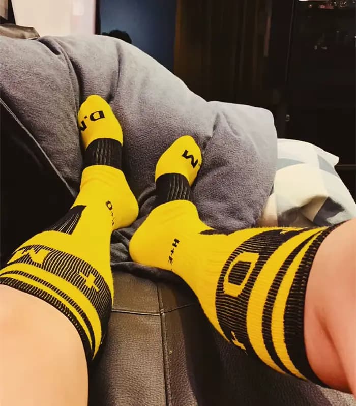 2025 bonne qualité mode Sport Long Tube Football chaussettes hommes rose jaune noir blanc bleu vert rouge bas confortable