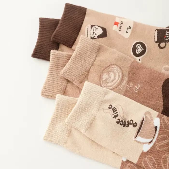 Bonne qualité Best-seller nouveauté chaussettes femmes printemps automne mode classique dessin animé lettre café créatif bas décontractés