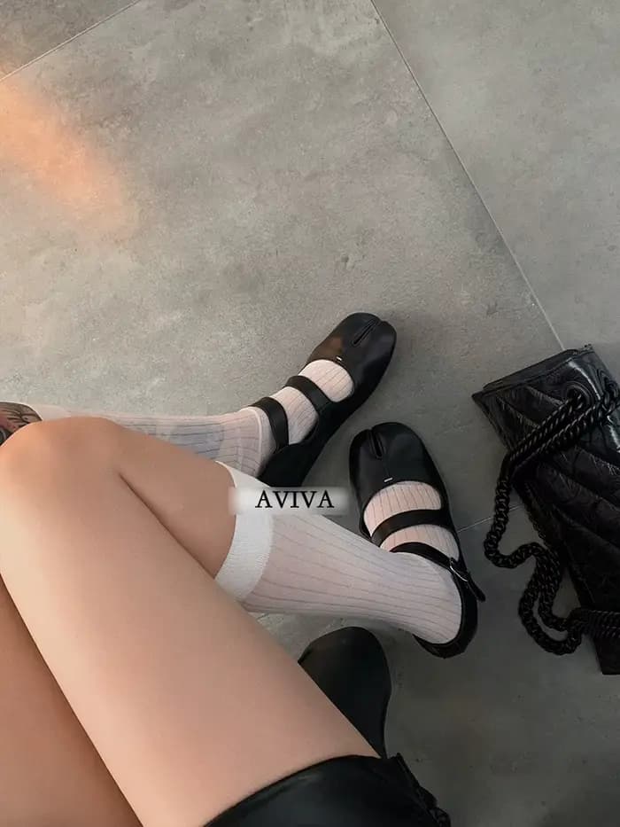 Haute qualité confortable été Ultra-mince bout fendu femme coton chaussettes doré soie rayure deux orteils japonais Harajuku Tabi Sox