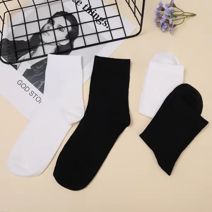 Chaussettes noires et blanches pour femmes et hommes