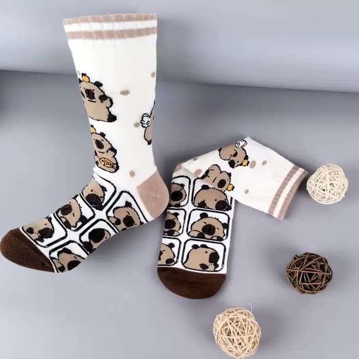1 paire de chaussettes mi-mollet confortables à motif Capybara mignon de dessin animé pour femmes