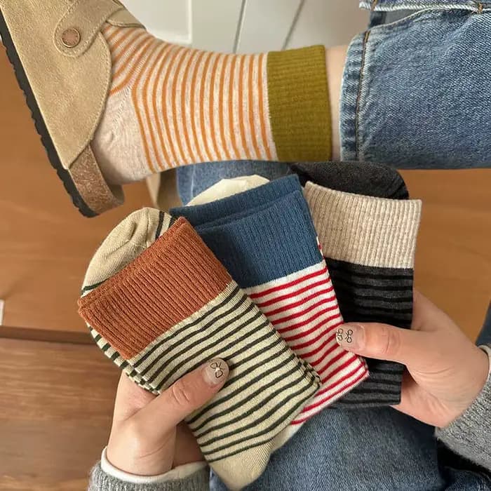 Chaussettes longues confortables à rayures pour femmes