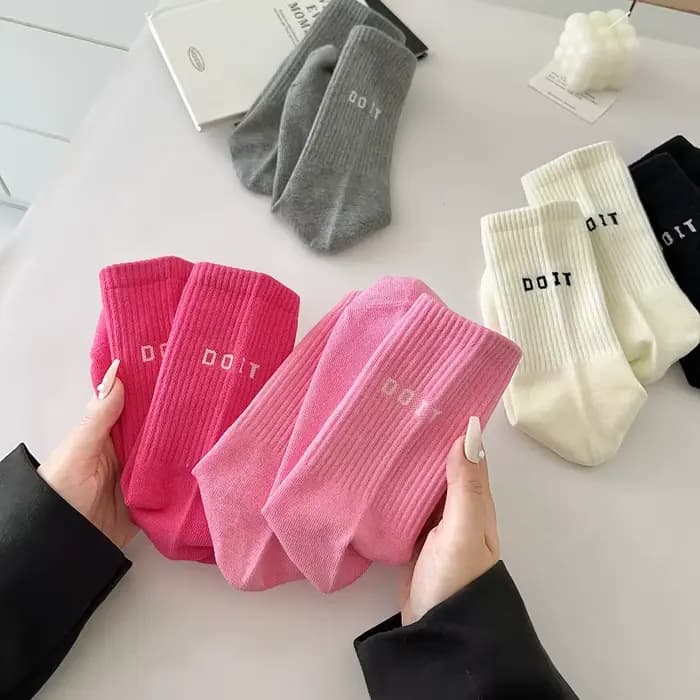 Chaussettes femme mode lettre mi-longue