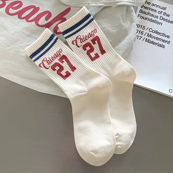 5 paires de chaussettes de sport pour femmes en automne hiver avec lettres rayées absorbant la sueur anti-odeur rétro