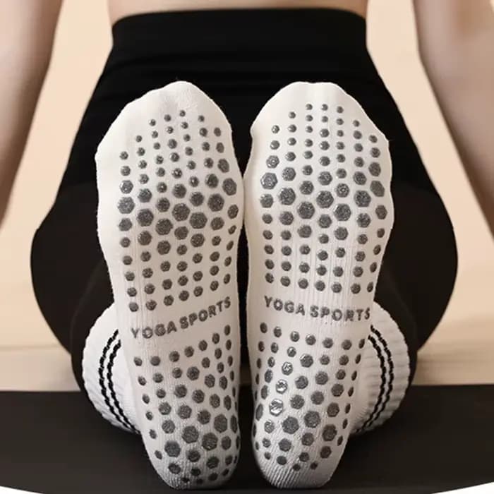 Chaussettes de yoga antidérapantes pour femmes avec poignées en coton mi-mollet longues chaudes respirantes Pilates