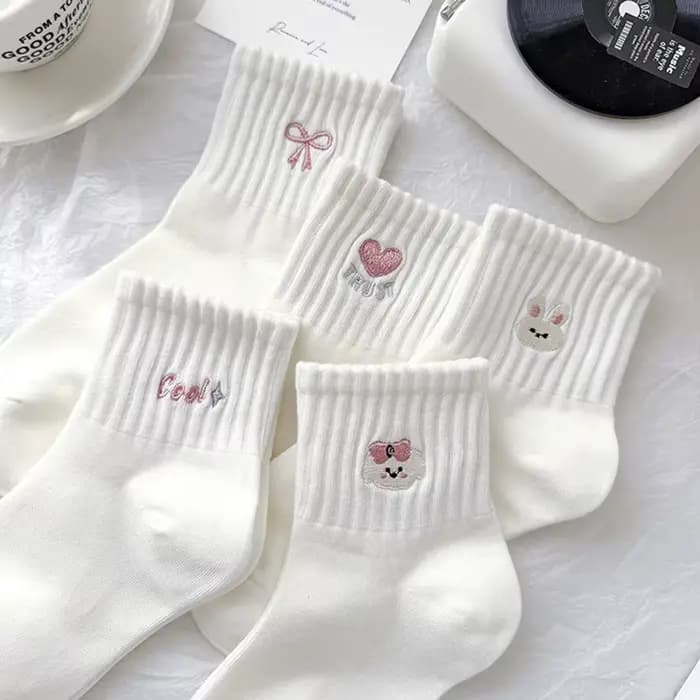 Dreamlikelin – chaussettes respirantes pour femmes, 5 paires/pack, chaussettes blanches à tube moyen avec imprimé de dessin animé mignon de lapin, de cœur et de nœud, pour printemps et automne