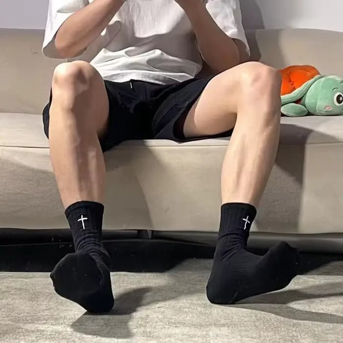 Chaussettes mi-longues croisées noires et blanches