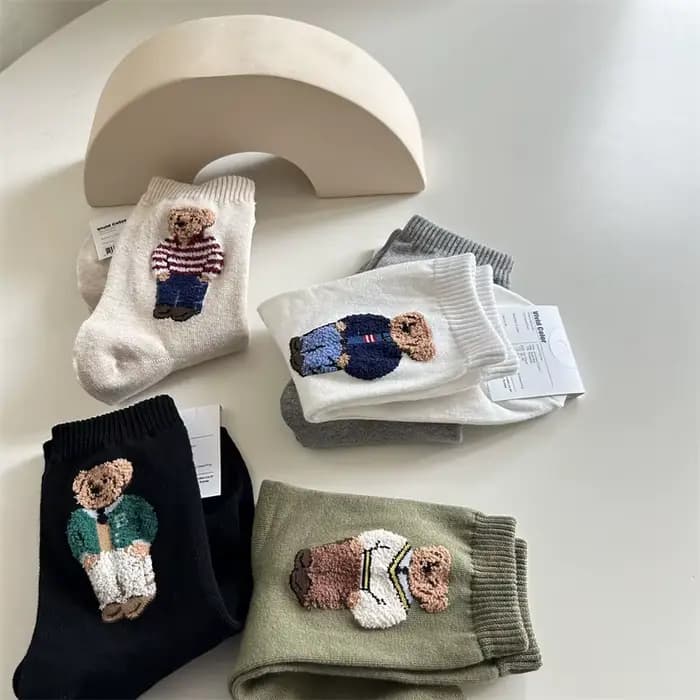 Nouveau à la mode dessin animé ours mi-mollet coton chaussettes pour femmes pull décontracté femme