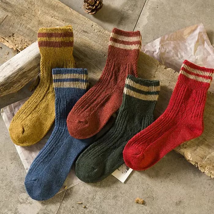 Kawaii femmes hiver chaud doux laine rayé longues chaussettes floues pour fille douce maison intérieur sol dormir audacieux lignes serviette chaussette cadeau