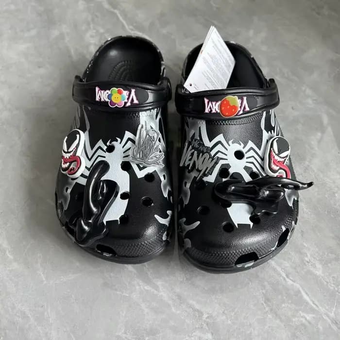 Chaussons de plage antidérapants et imperméables en EVA, style dessin animé Spider-Man Venom, respirants et décontractés, type sandales à cheville.