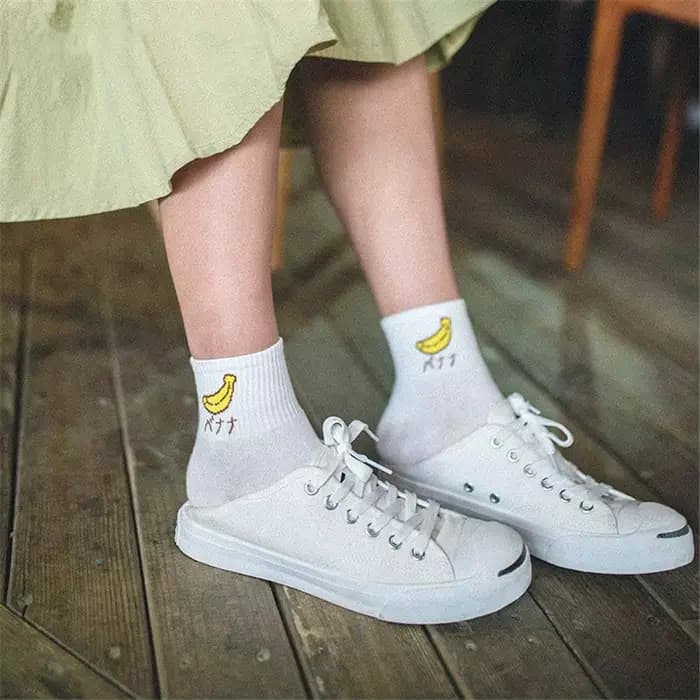Chaussettes femmes mignon Art dessin animé fruits broderie pêche fraise pastèque banane motif chaussette courte Harajuku drôle Meias
