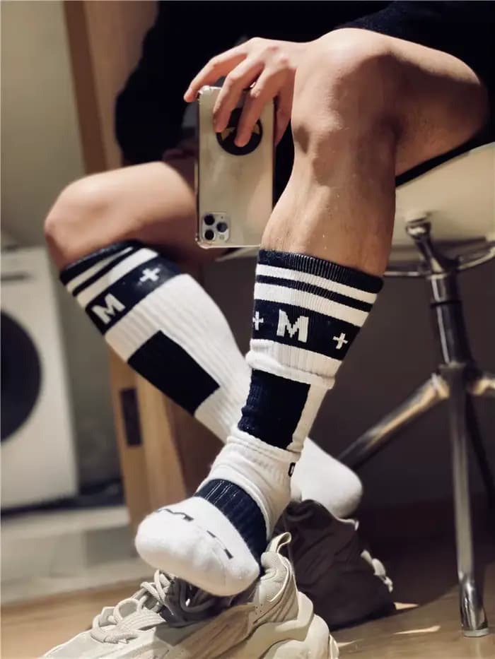 2025 bonne qualité mode Sport Long Tube Football chaussettes hommes rose jaune noir blanc bleu vert rouge bas confortable