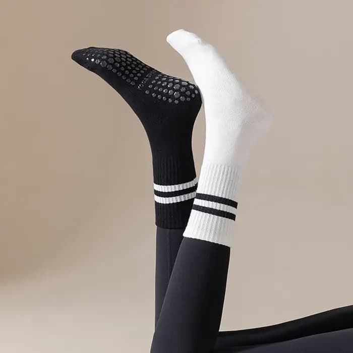 Chaussettes Pilates avec poignées pour femmes