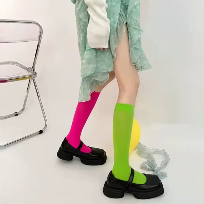 X6HE – chaussettes hautes colorées pour femmes
